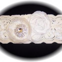 Soft Ivory Lace Wedding Ga..
